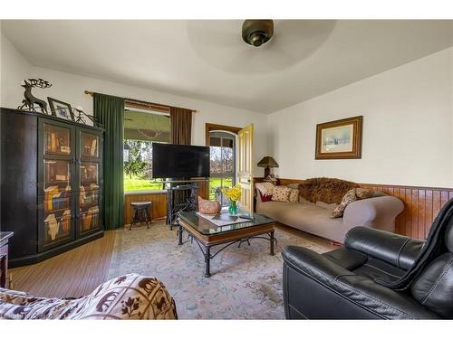 420 Ridge Road, Hamilton, ON - Indoor Photo Showing Living Room