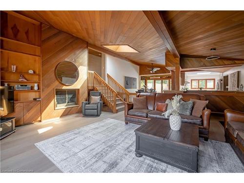 93 Riverview Boulevard, St. Catharines, ON - Indoor Photo Showing Living Room With Fireplace