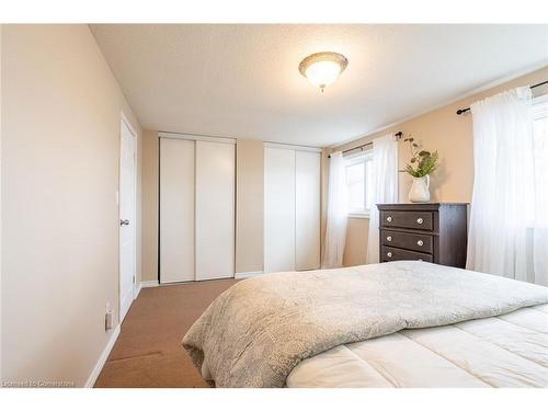 103-1115 Paramount Drive, Stoney Creek, ON - Indoor Photo Showing Bedroom