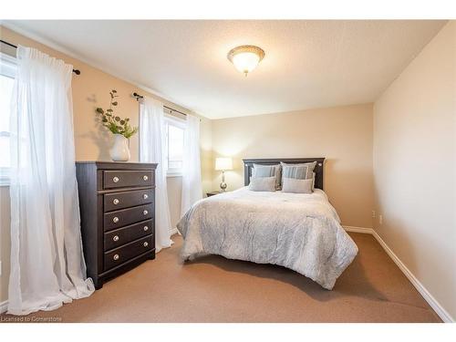 103-1115 Paramount Drive, Stoney Creek, ON - Indoor Photo Showing Bedroom