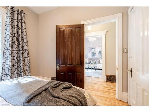 198 Duke Street, Hamilton, ON - Indoor Photo Showing Bedroom