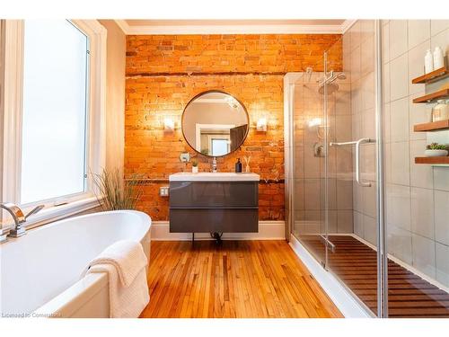 198 Duke Street, Hamilton, ON - Indoor Photo Showing Bathroom