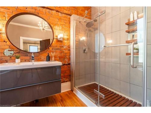 198 Duke Street, Hamilton, ON - Indoor Photo Showing Bathroom