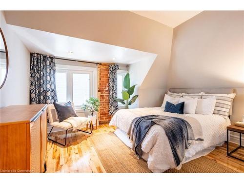 198 Duke Street, Hamilton, ON - Indoor Photo Showing Bedroom