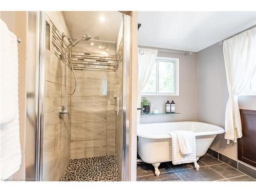 198 Duke Street, Hamilton, ON - Indoor Photo Showing Bathroom