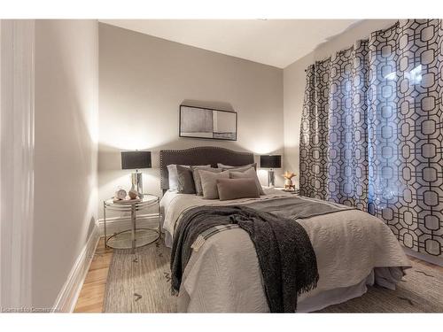 198 Duke Street, Hamilton, ON - Indoor Photo Showing Bedroom