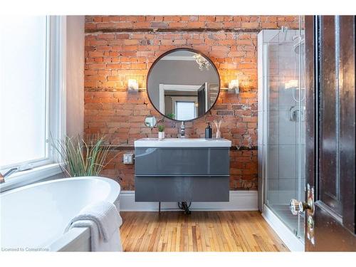 198 Duke Street, Hamilton, ON - Indoor Photo Showing Bathroom