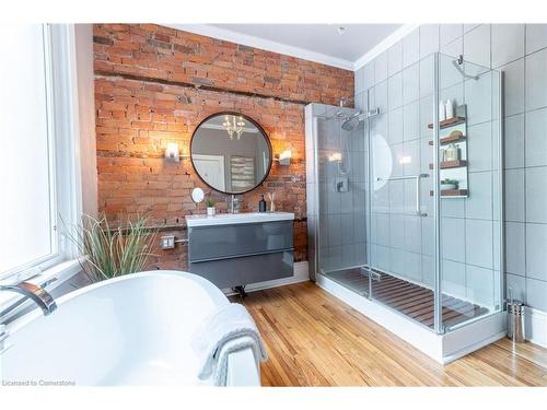 198 Duke Street, Hamilton, ON - Indoor Photo Showing Bathroom