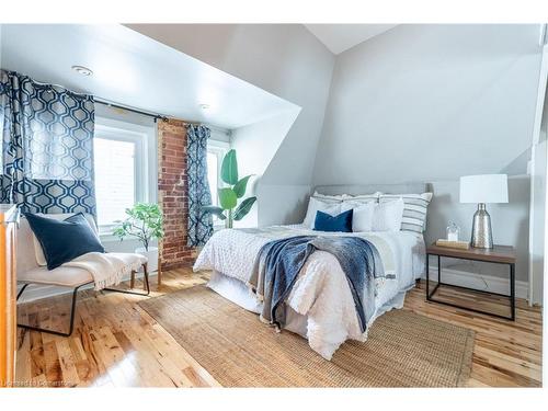 198 Duke Street, Hamilton, ON - Indoor Photo Showing Bedroom