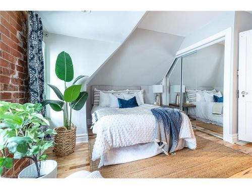 198 Duke Street, Hamilton, ON - Indoor Photo Showing Bedroom