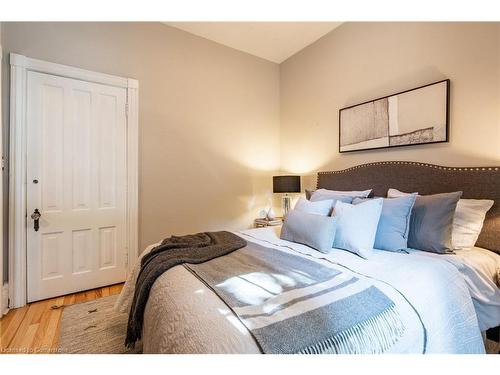 198 Duke Street, Hamilton, ON - Indoor Photo Showing Bedroom