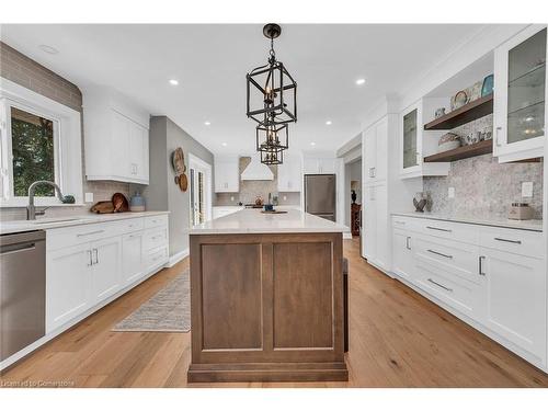 30 Peebles Drive, Freelton, ON - Indoor Photo Showing Kitchen With Upgraded Kitchen