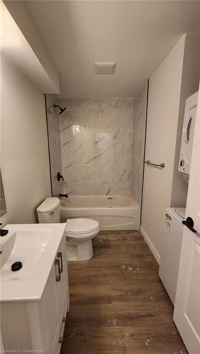 1-30 Stirton Street, Hamilton, ON - Indoor Photo Showing Bathroom