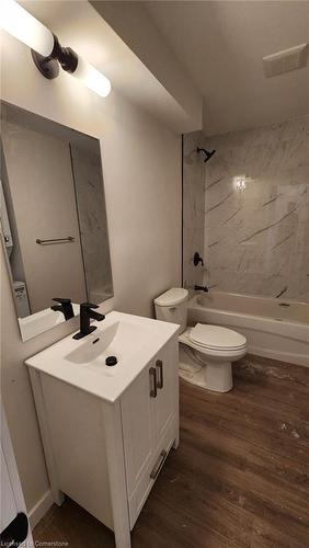 1-30 Stirton Street, Hamilton, ON - Indoor Photo Showing Bathroom