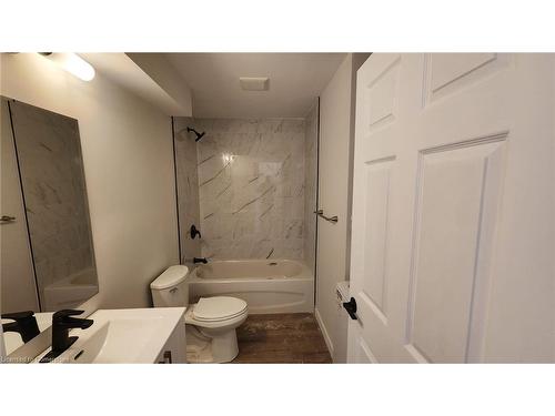 1-30 Stirton Street, Hamilton, ON - Indoor Photo Showing Bathroom