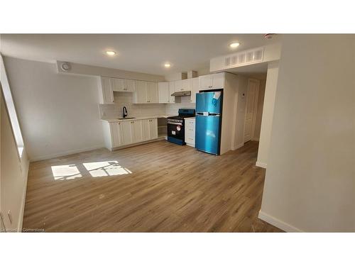 1-30 Stirton Street, Hamilton, ON - Indoor Photo Showing Kitchen