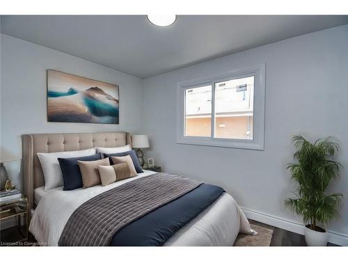 264 St Andrews Drive, Hamilton, ON - Indoor Photo Showing Bedroom