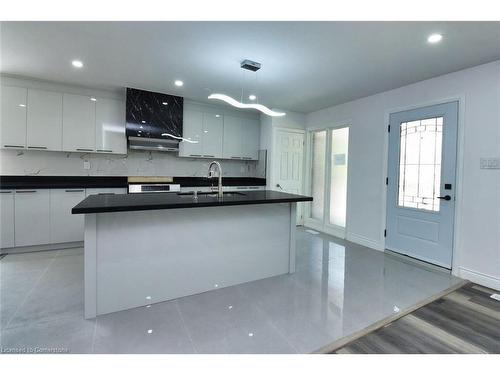 264 St Andrews Drive, Hamilton, ON - Indoor Photo Showing Kitchen