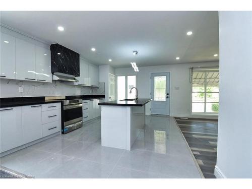 264 St Andrews Drive, Hamilton, ON - Indoor Photo Showing Kitchen With Upgraded Kitchen