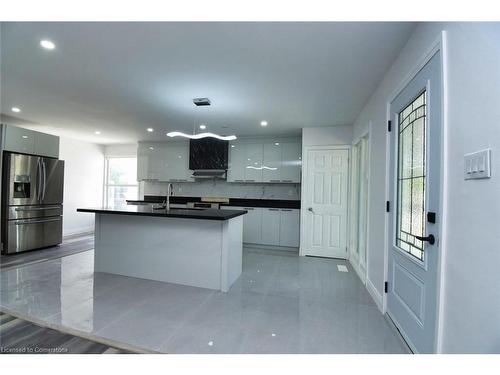 264 St Andrews Drive, Hamilton, ON - Indoor Photo Showing Kitchen