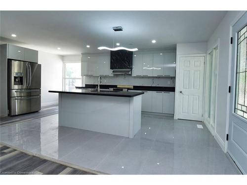 264 St Andrews Drive, Hamilton, ON - Indoor Photo Showing Kitchen With Double Sink With Upgraded Kitchen