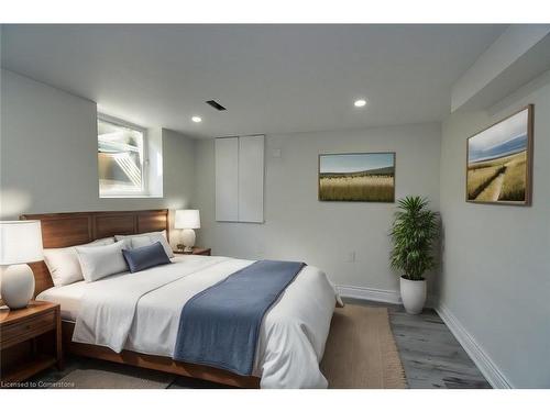 264 St Andrews Drive, Hamilton, ON - Indoor Photo Showing Bedroom