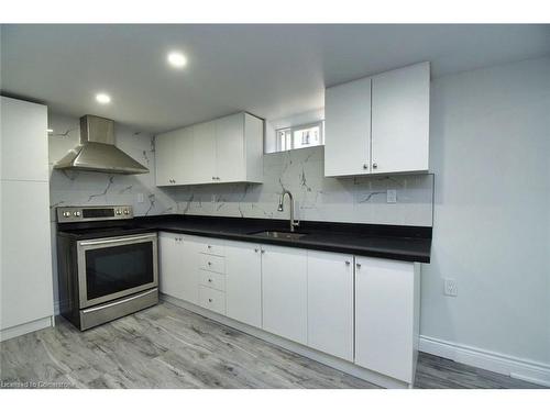 264 St Andrews Drive, Hamilton, ON - Indoor Photo Showing Kitchen