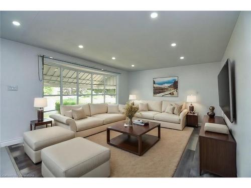 264 St Andrews Drive, Hamilton, ON - Indoor Photo Showing Living Room