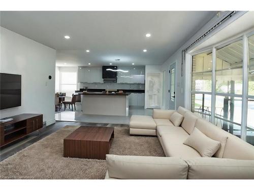 264 St Andrews Drive, Hamilton, ON - Indoor Photo Showing Living Room