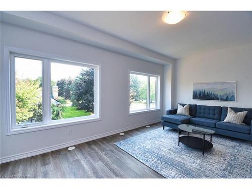 2-187 Wilson Street W, Ancaster, ON - Indoor Photo Showing Living Room