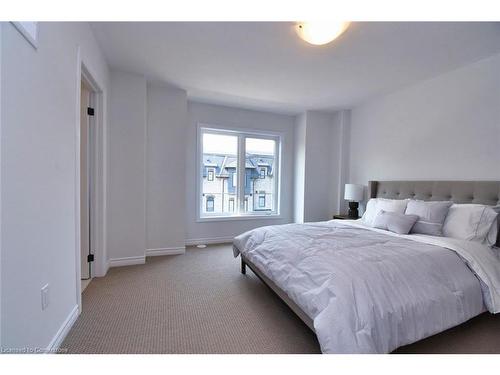 2-187 Wilson Street W, Ancaster, ON - Indoor Photo Showing Bedroom