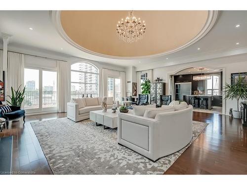 Ph1-445 Elizabeth Street, Burlington, ON - Indoor Photo Showing Living Room