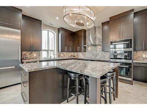 Ph1-445 Elizabeth Street, Burlington, ON - Indoor Photo Showing Kitchen With Upgraded Kitchen