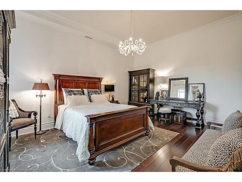 Ph1-445 Elizabeth Street, Burlington, ON - Indoor Photo Showing Bedroom