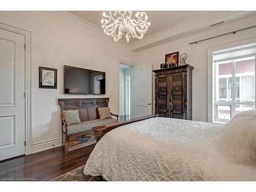 Ph1-445 Elizabeth Street, Burlington, ON - Indoor Photo Showing Bedroom