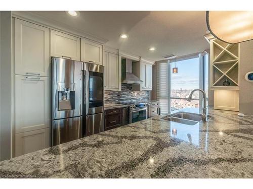 903-1477 Lakeshore Road, Burlington, ON - Indoor Photo Showing Kitchen With Double Sink With Upgraded Kitchen