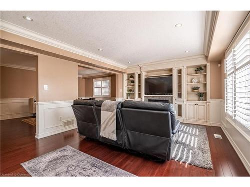 281 Brigadoon Drive, Hamilton, ON - Indoor Photo Showing Living Room