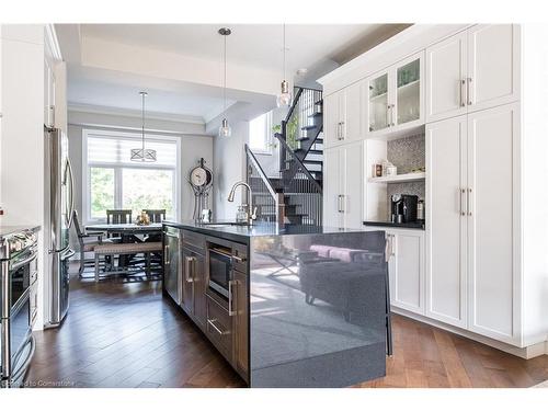 255 Park Street S, Hamilton, ON - Indoor Photo Showing Kitchen With Upgraded Kitchen