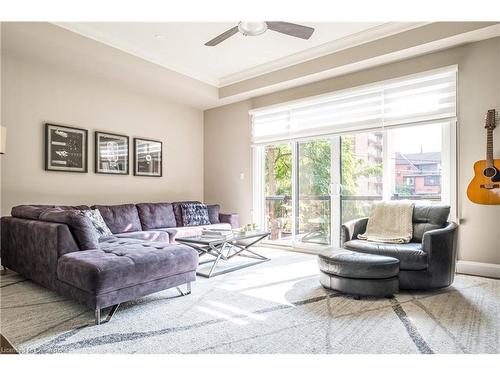 255 Park Street S, Hamilton, ON - Indoor Photo Showing Living Room