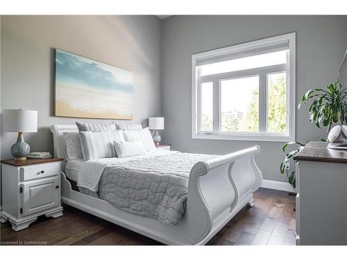 255 Park Street S, Hamilton, ON - Indoor Photo Showing Bedroom