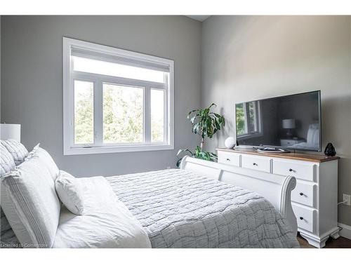 255 Park Street S, Hamilton, ON - Indoor Photo Showing Bedroom