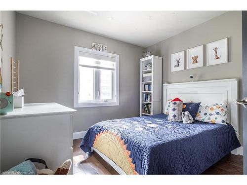 255 Park Street S, Hamilton, ON - Indoor Photo Showing Bedroom