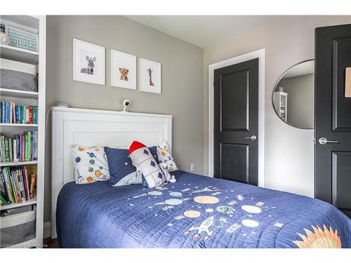 255 Park Street S, Hamilton, ON - Indoor Photo Showing Bedroom