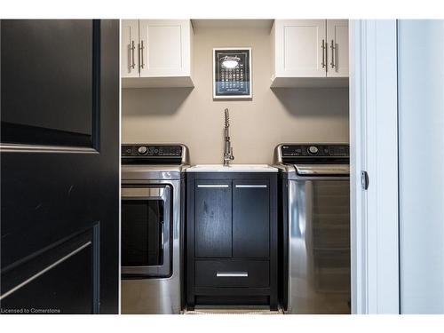 255 Park Street S, Hamilton, ON - Indoor Photo Showing Laundry Room