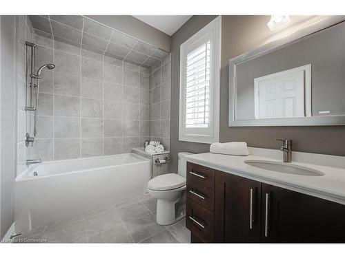 4072 Highland Park Drive, Beamsville, ON - Indoor Photo Showing Bathroom