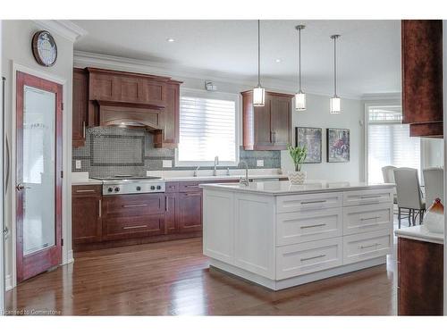 4072 Highland Park Drive, Beamsville, ON - Indoor Photo Showing Kitchen