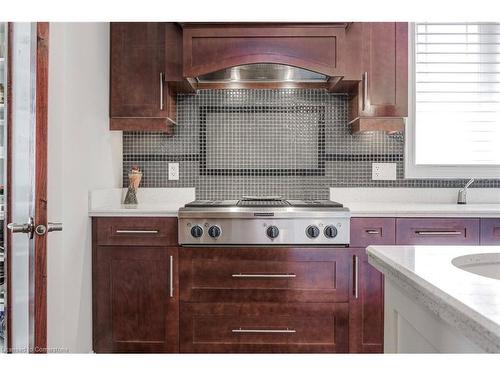 4072 Highland Park Drive, Beamsville, ON - Indoor Photo Showing Kitchen