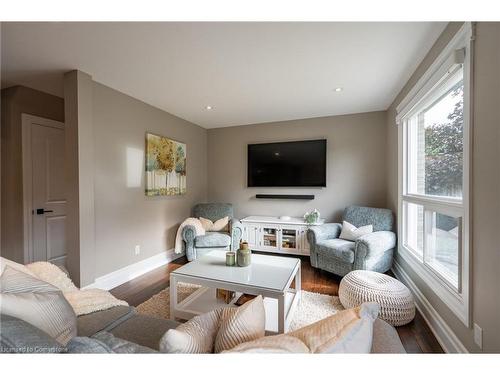 2338 Gillingham Drive, Burlington, ON - Indoor Photo Showing Living Room