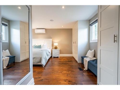 2338 Gillingham Drive, Burlington, ON - Indoor Photo Showing Bedroom