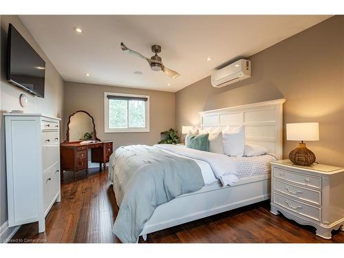 2338 Gillingham Drive, Burlington, ON - Indoor Photo Showing Bedroom